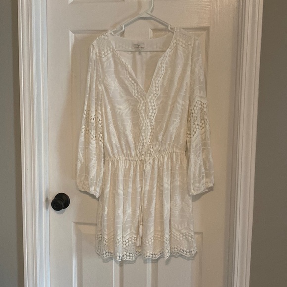 Joie Dresses & Skirts - Joie gorgeous white dress